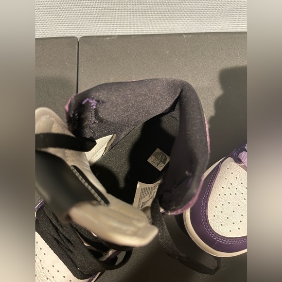 Air Jordan 1 Retro High Court Purple White (GS) - Picture 10 of 12